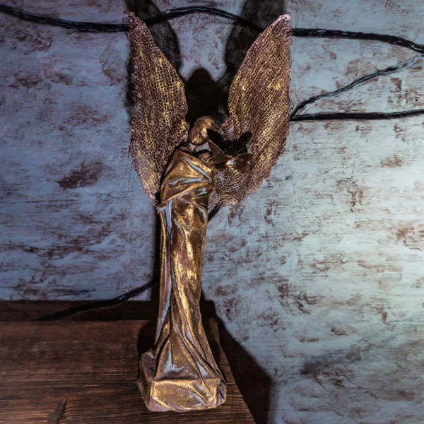 Anioł opływający złotem Anioł opływający złotem